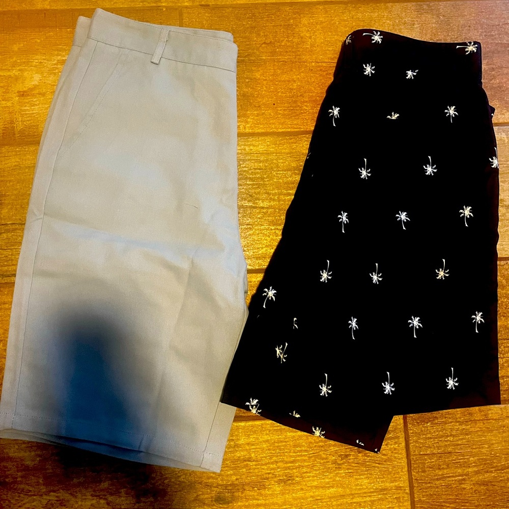 Two new pairs of men’s SHEIN shorts. To be sold together. Size small.